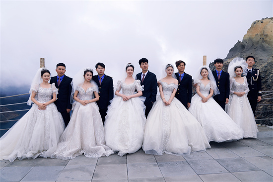 高鐵載喜，天池為證！延吉車務段第四屆職工集體婚禮繪就邊疆浪漫_fororder_微信圖片_20250829144922