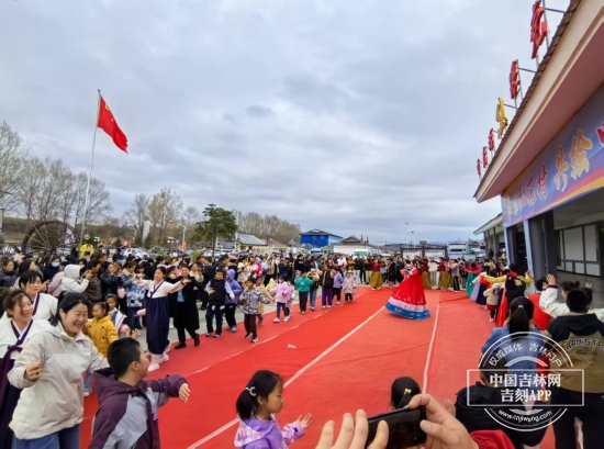 安圖縣舉辦“來多彩延邊 探邊境春韻 相聚松花村 共繪中華情”“五一”文旅體驗活動