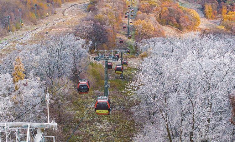 吉林市：大青山呈現秋冬交融獨特奇觀