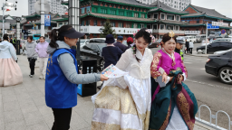 延吉紅石榴志願服務“升溫” 助力遊客“舒心遊”