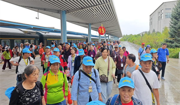首個享受“引客入延”專項獎補政策的旅遊專列抵達延吉_fororder_吉林專列