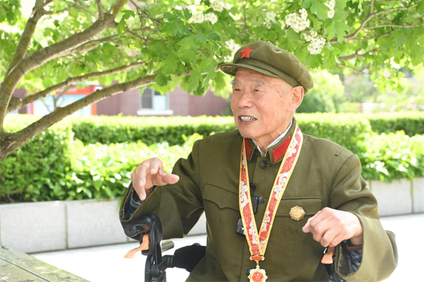 抗戰老兵韓景俊：槍林彈雨鑄忠誠 桑榆暮年傳薪火_fororder_吉林老兵韓景俊