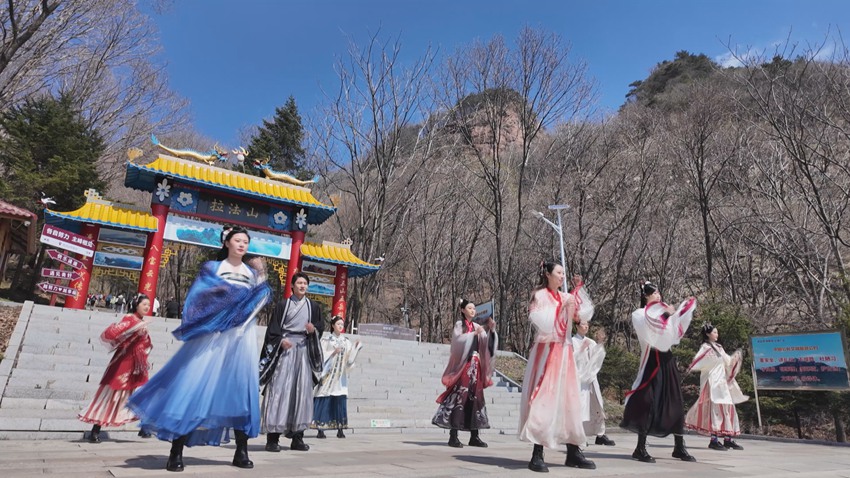 蛟河春日盛景引八方遊客
