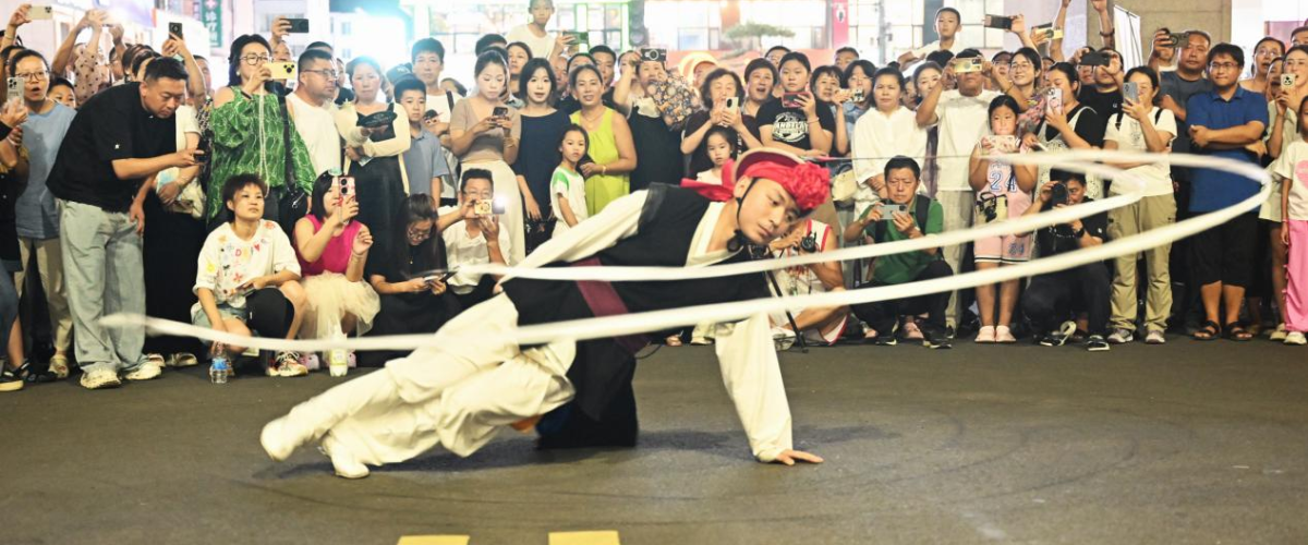 “夏夜遇非遺”燃爆延吉網紅彈幕墻 歌舞展演點亮延邊之夜_fororder_延吉大圖