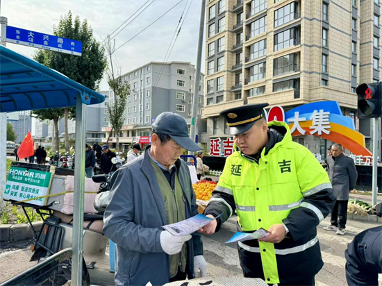 延吉交通執法部門多措並舉 貼心服務護航秋收_fororder_吉林交通執法