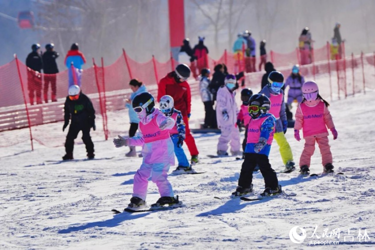 從“黃金周”到“黃金季”:雪假背後的冰雪強省遠見