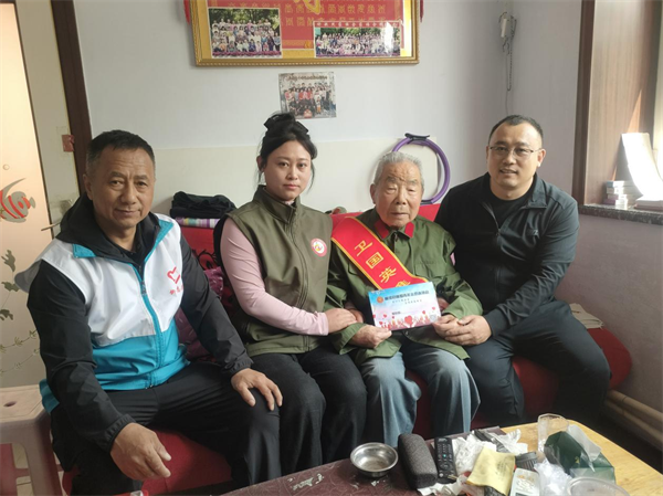 吉林柳河縣開展“情暖端午·關愛老兵”走訪慰問活動_fororder_圖片1