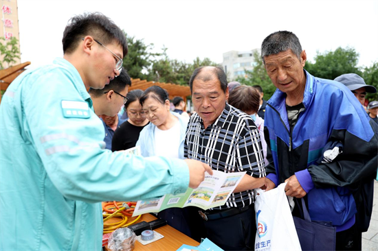 延吉市開展“安全宣傳諮詢日”活動 築牢全民安全防線_fororder_圖片1