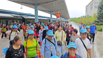 首個享受“引客入延”專項獎補政策的旅遊專列抵達延吉