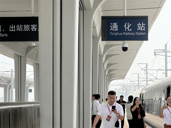 通車倒計時！沈白高鐵“熱身”試跑 東北交通網加速“飆車”模式_fororder_張琪沈白高鐵4