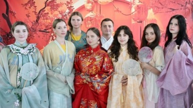 包餃子、穿漢服、逛歷史名街……中俄青年這場文化約會太戳了！