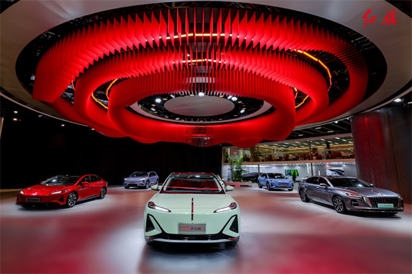 紅旗品牌攜全新産品陣容亮相上海車展_fororder_紅旗車展1