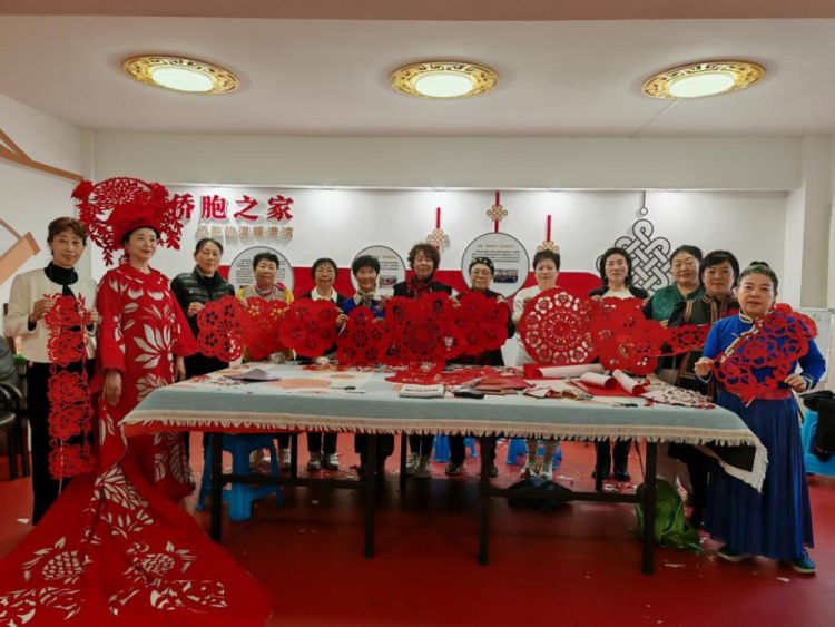 “家門口”的幸福!——多國記者點讚吉林松原社區居民多彩晚年生活