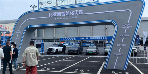 在長春汽博會 觸摸未來出行的想像力_fororder_吉林長春汽博會2