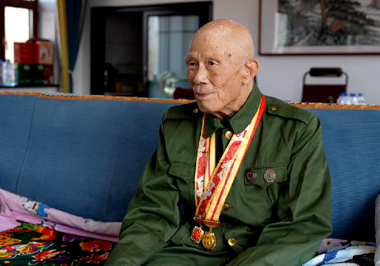 抗戰老兵鄭清明：戰場上捨生忘死勇救傷員 退役後本色不變甘於奉獻_fororder_圖片1