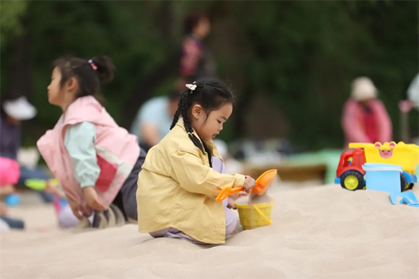 延吉人民公園沙灘樂園免費開放 少年兒童盡享歡樂_fororder_吉林沙灘樂園1