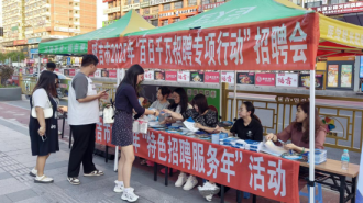 延吉市舉辦“夜經濟招聘專區”招聘會