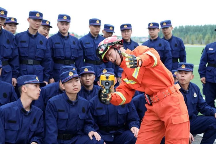 (最美軍人專題)中國退役軍人丨劉亮:從“橄欖綠”到“火焰藍”,依然是向險衝鋒的戰士