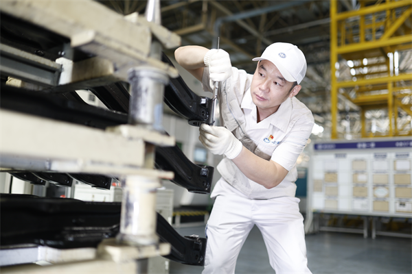 第四屆吉林省“最美退役軍人”聶新宇：戎裝變工裝 軍心鑄匠心_fororder_吉林退役聶新宇1