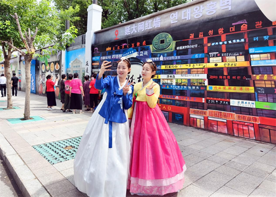 80米破舊墻體“改頭換面” 延吉熱門網紅打卡地“集合圖”閃亮登場_fororder_圖片5