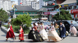 暑氣漸消 延吉中國朝鮮族民俗園旅拍熱度不減