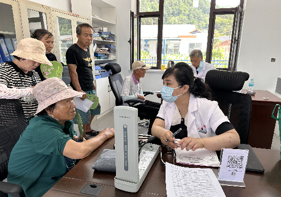 延吉市政協組織開展義診活動 送醫送藥進鄉村_fororder_圖片1