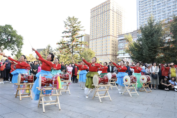 來多彩延邊 慶中華佳節 各族家庭在延吉共享民族歌舞美食盛宴_fororder_吉林多彩延邊2
