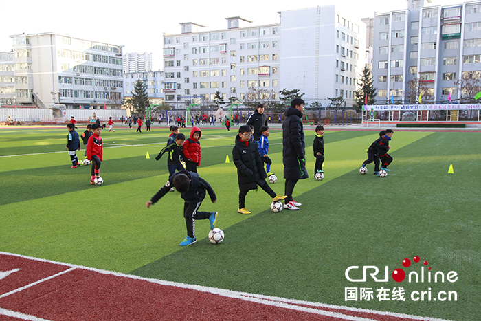 03【吉林】【原創】【CRI看吉林（標題+摘要）】【教育科技（題）】【關東黑土（長春）】【移動版（圖）】吉林省將足球列入中小學體育課重點內容