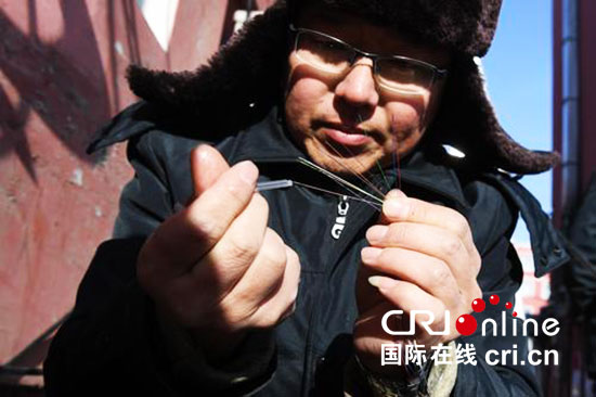 05【吉林】【供稿】【CRI看吉林（標題）】【關東黑土（長春）】【移動版（圖）】光纜維護員：男子漢的“針線活兒”