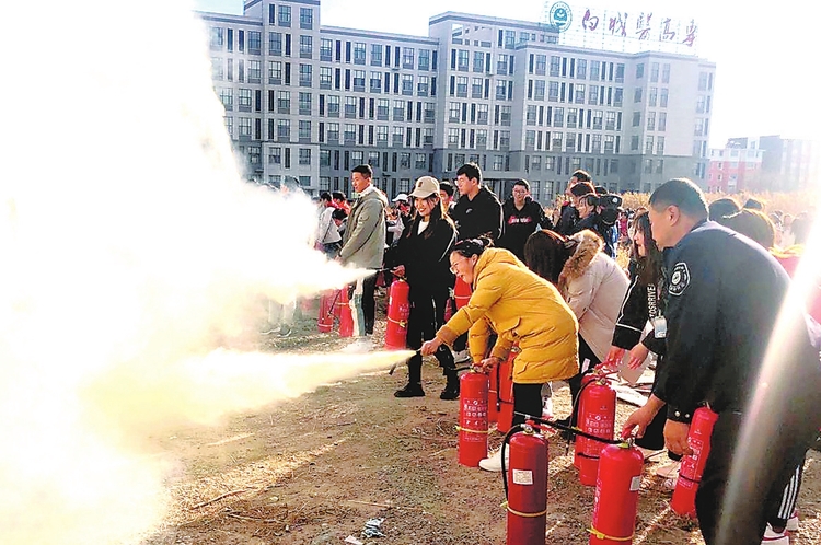白城市“消防安全應急演練”活動進校園