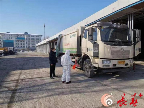 長春汽開區千名環衛工人當好車城環境“消毒師”