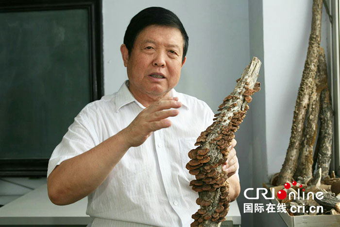 01【吉林】【原創】【CRI看吉林（標題）】【圖説吉林】【教育科技（圖）】【關東黑土（長春）】【移動版（圖）】慶祝改革開放40週年系列報道（吉林篇）之三十九：世界上第一個為黏菌新種定名的中國人——李玉