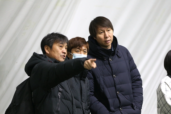 中國國家男子足球隊主教練李鐵現身延邊 對青少年球員寄予厚望