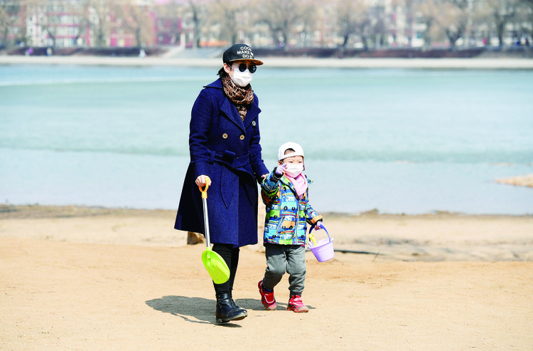 走，去南湖公園沙灘浴場玩沙子！