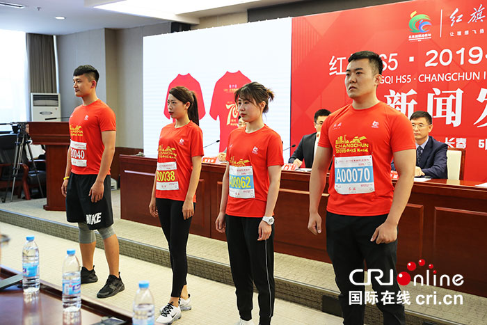 01【吉林】【原創】【CRI看吉林（標題）】2019長春國際馬拉松賽事獎牌、參賽服裝樣式發佈