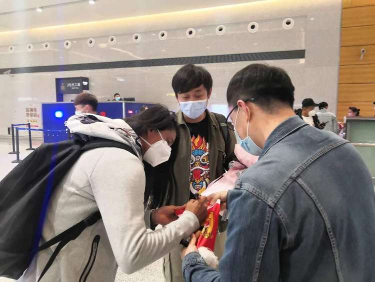 長春女足新外援索裏抵達長春