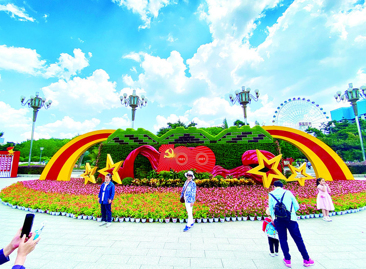 長春市兒童公園“盛世中華”大型花卉立體景觀亮相