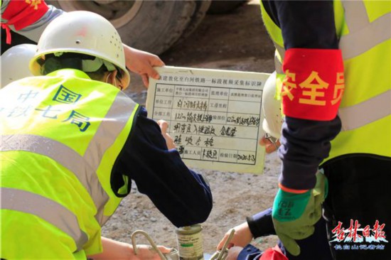 敦白高鐵傳捷報：白河特大橋簡支拱拱肋混凝土頂升到位