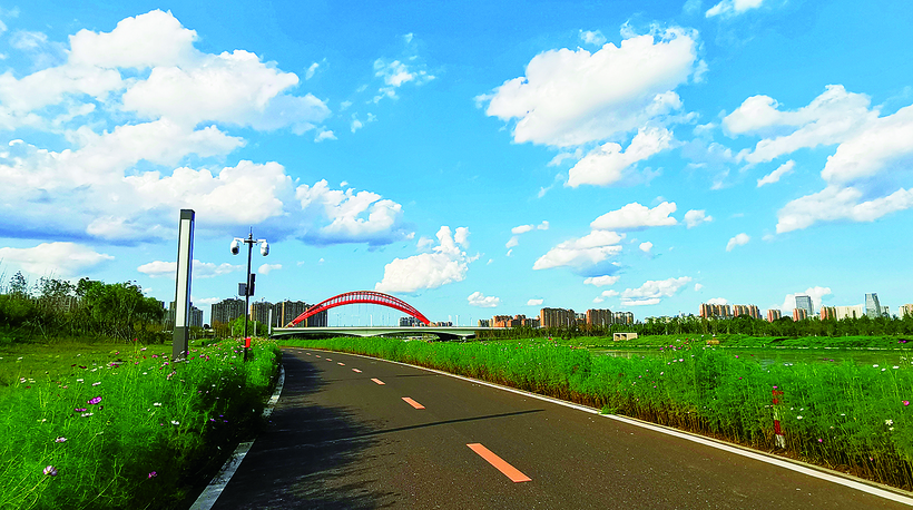 長春南溪濕地公園藍天白雲“歸來”