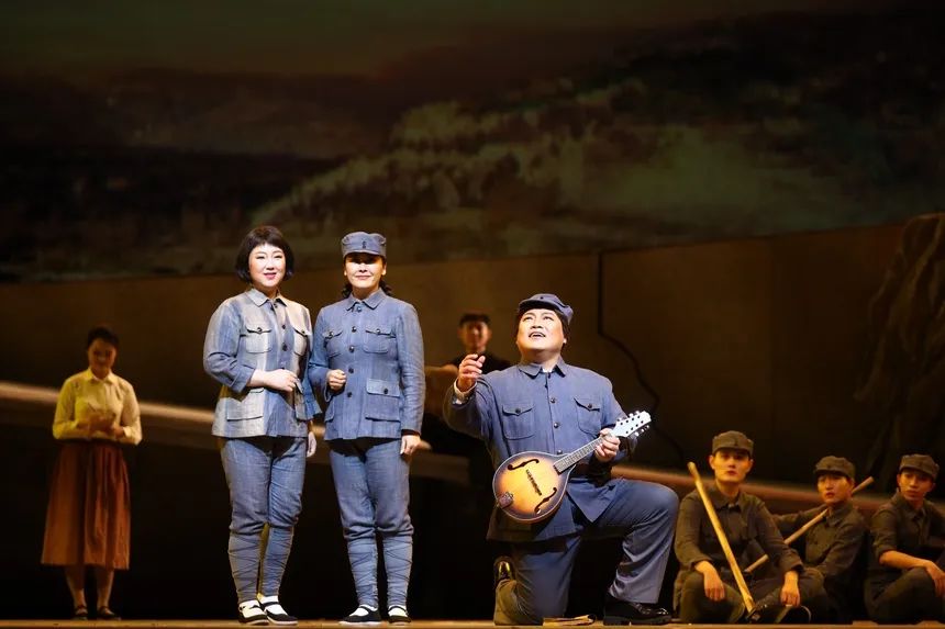 延邊大學原創民族歌舞劇《鄭律成》在中央歌劇院劇場首演_fororder_2