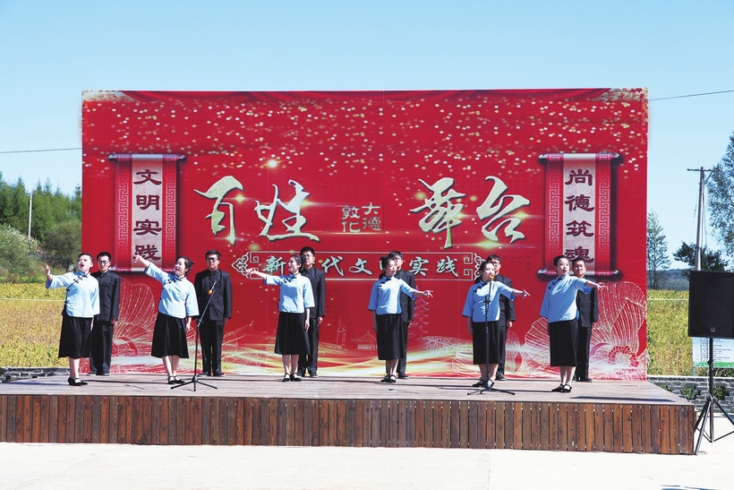 延邊林區兩級法院與村民共同歌唱美好生活