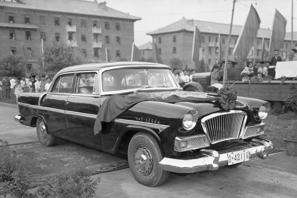 我在現場·照片背後的故事| 光影交錯間追尋縱橫70年的“汽車印記”