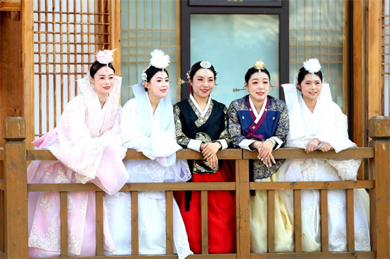 朝鮮族服飾成為延吉旅遊新亮點 助推旅遊經濟升溫_fororder_吉林朝鮮族服飾1