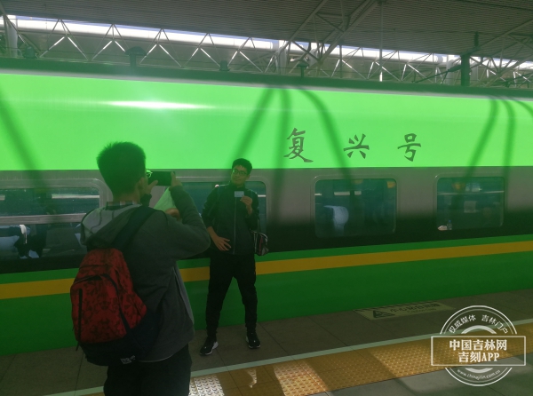 長春站來了“綠巨人” 係首次亮相東北地區