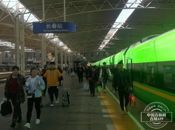 長春站來了“綠巨人” 係首次亮相東北地區