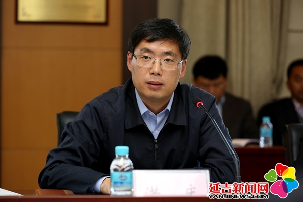 延吉市委常委班子召開對照黨章黨規找差距專題會議