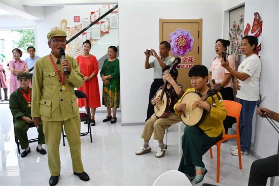 延吉老兵參觀“紅石榴之家” 感受民族團結斐然成績_fororder_吉林老兵2