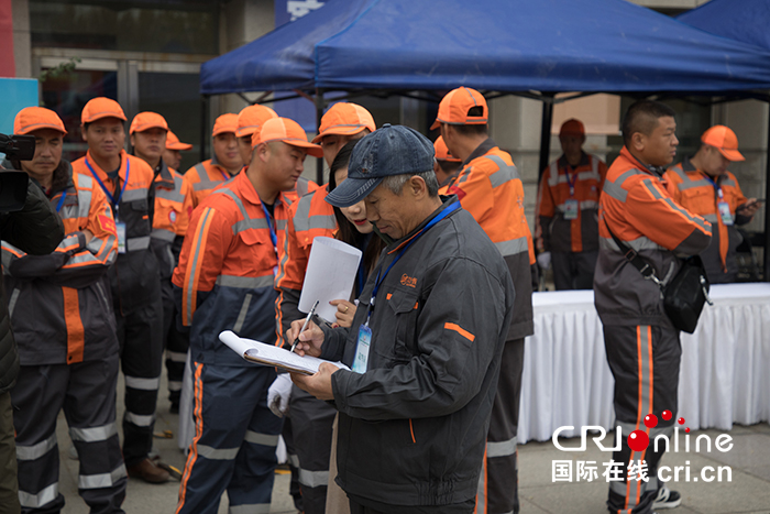 07【吉林】【原創】【圖説吉林】【CRI看吉林（標題）】【社會民生（題）】【關東黑土（長春）】【移動版（表）】長春市舉行環衛機械操作技能大賽