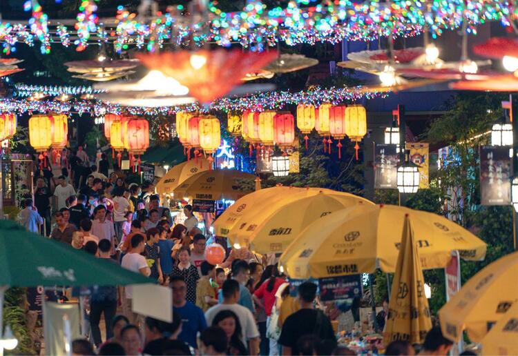 （B 文旅圖文 三吳大地南京 移動版）文旅賦能夜經濟 熙南裏上演“遊園金陵夢”