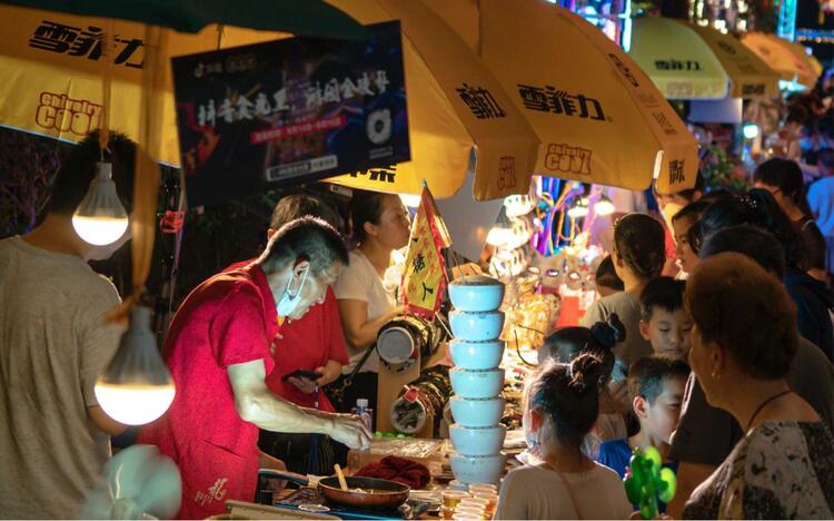 （B 文旅圖文 三吳大地南京 移動版）文旅賦能夜經濟 熙南裏上演“遊園金陵夢”